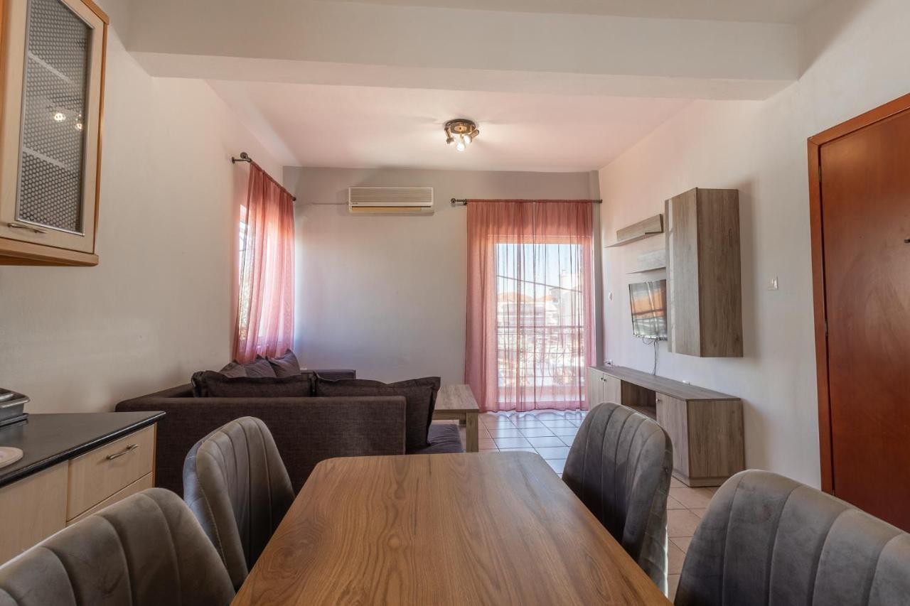 Deluxe Apartment La Larissa Luaran gambar